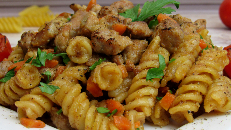 Макароны с мясом и овощами