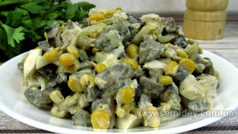 Салат с курицей и грибами