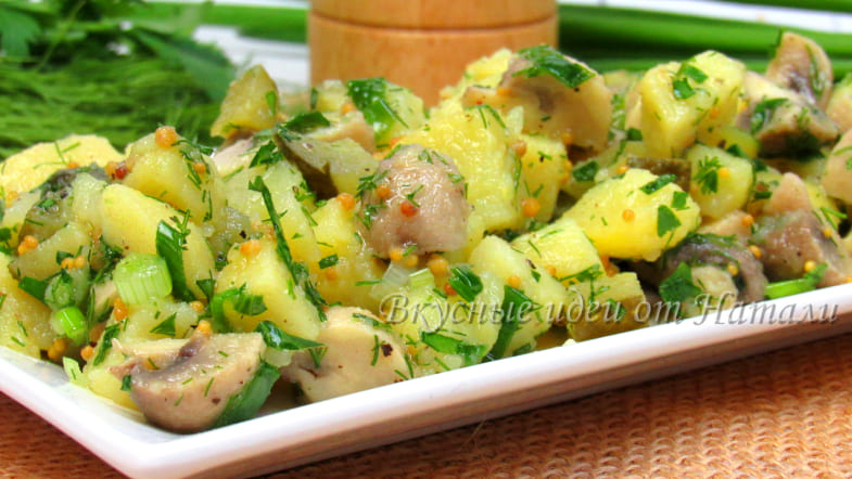 Картофельный салат с грибами и огурцами