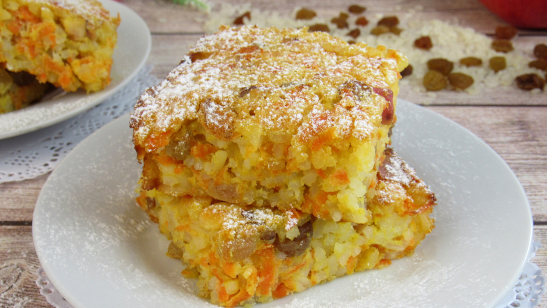 Рисовая запеканка с яблоками и изюмом