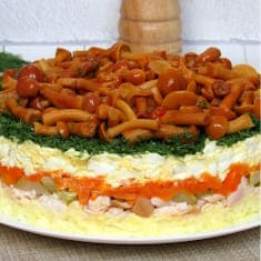 Салат Грибна поляна з маринованими опеньками