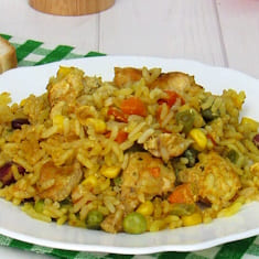Рис с курицей и овощами в духовке в рукаве