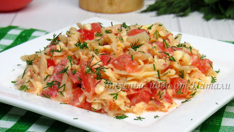 Салат с помидорами и сыром