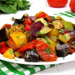 Запеченные овощи кусочками в духовке
